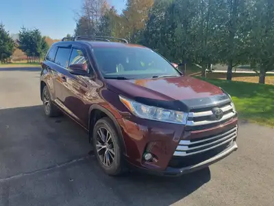 Well-maintained and reliable Toyota Highlander LE AWD with a powerful 3.5L V6 engine and 8-speed aut...