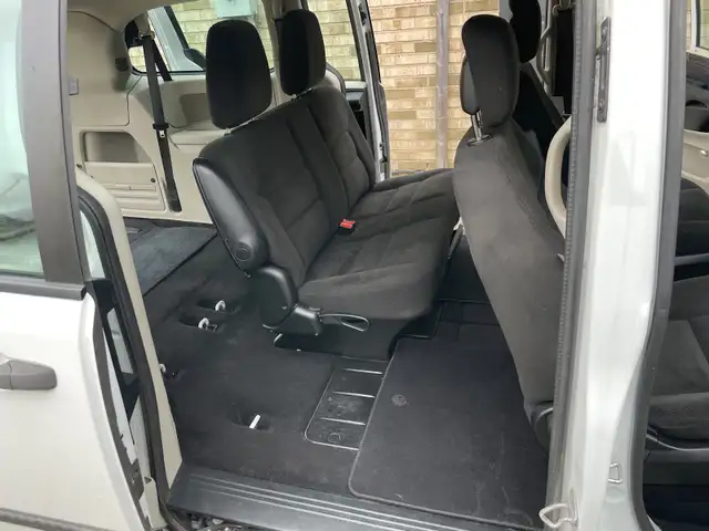 2015 Dodge Grand Caravan in Cars & Trucks in Leamington - Image 9