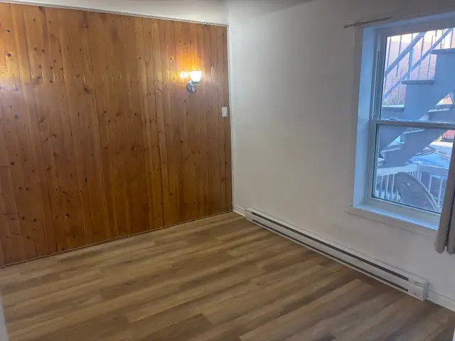 Métro St-Henri:logement avec 2chambres à Montréal rez-de-chaussé