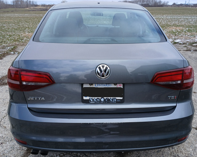 VW jetta 2017 in Cars & Trucks in Owen Sound - Image 2