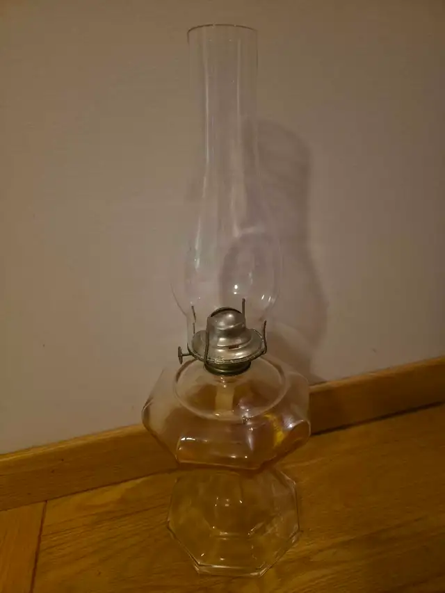 Antique Kerosene Lamp in Arts & Collectibles in Grand Bend - Image 3