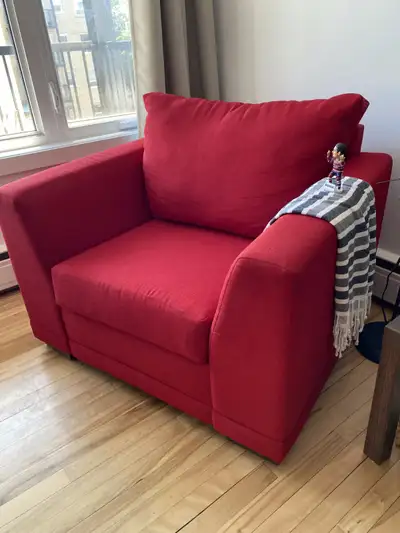 Fauteuil 1 place rouge en plein cœur de Québec! 100 $ Ajoutez une touche de caractère à votre espace...