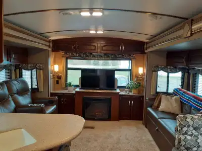 1 bedroom (queen bed), 1 bath trailer (can sleep up to 6 with pull out coach and fold down table). T...