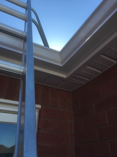 Professionals Eavestrough-Soffit-fascia-siding-aluminum capping in Roofing in Mississauga / Peel Region - Image 4