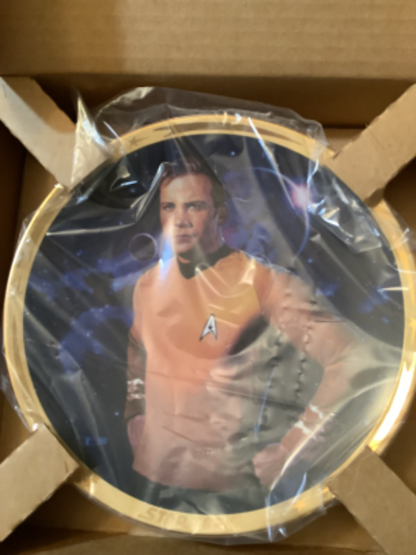 Star Trek 25th Anniversary Captain Kirk Collectors Plate New in Arts & Collectibles in Kitchener / Waterloo