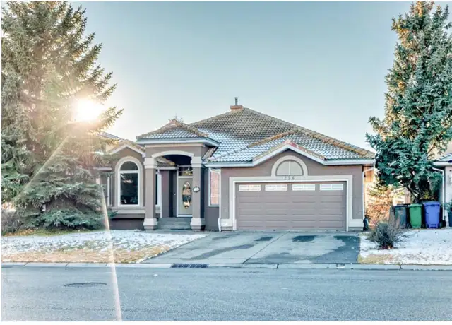 BEAUTIFUL HOME ON GOLF COURSE NEAR THE LAKE!!