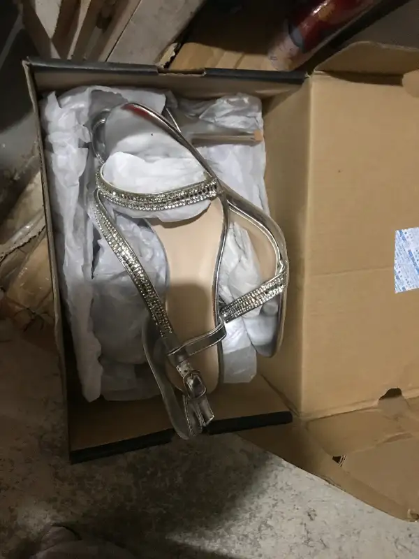 Le chateau shoes size 6 and 7 in Women's - Shoes in Oakville / Halton Region - Image 11