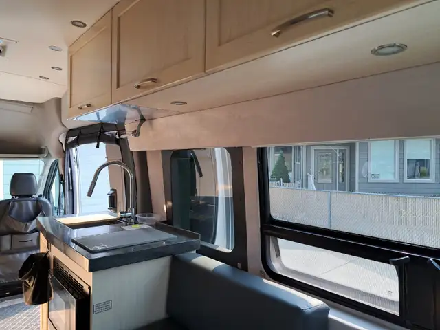 2021.5 Pleasure-Way Ontour 2.2 Class-B Motorhome in RVs & Motorhomes in Penticton - Image 9