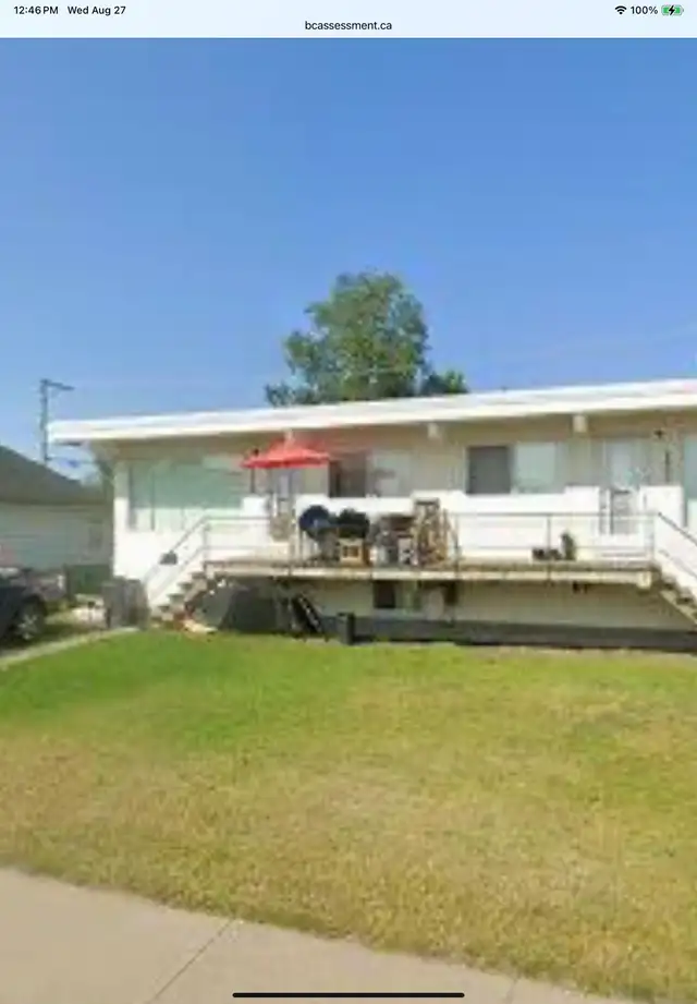 Upper 2 bedroom suite, near the hospital