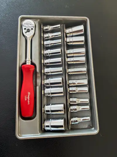 SNAP ON 1/4”set of sockets inches and metric with ratchet excellent condition.