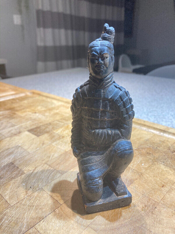 Statuette samuraï en terre cuite dans Art et objets de collection  à Ouest de l’Île - Image 2
