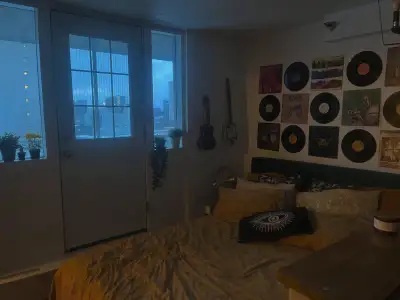 Cozy studio in downtown Halifax Sublet with possibility to renew. Move in: March 1st Rent:$1495 Cat...