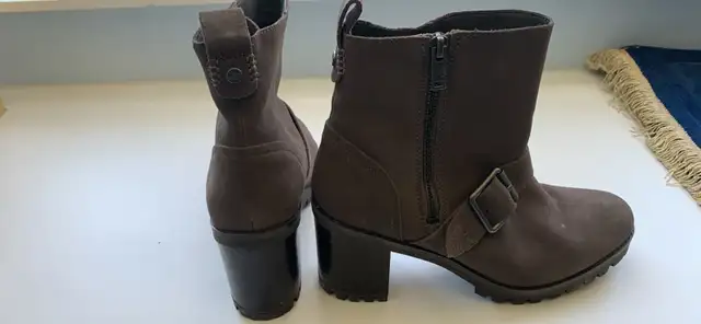 UGG boot with heel.  in Women's - Shoes in Mississauga / Peel Region - Image 2