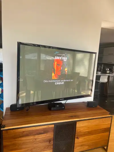 Téléviseur Samsung Plasma 59 pouces en très bon état. Image nette, couleurs profondes, idéal pour fi...