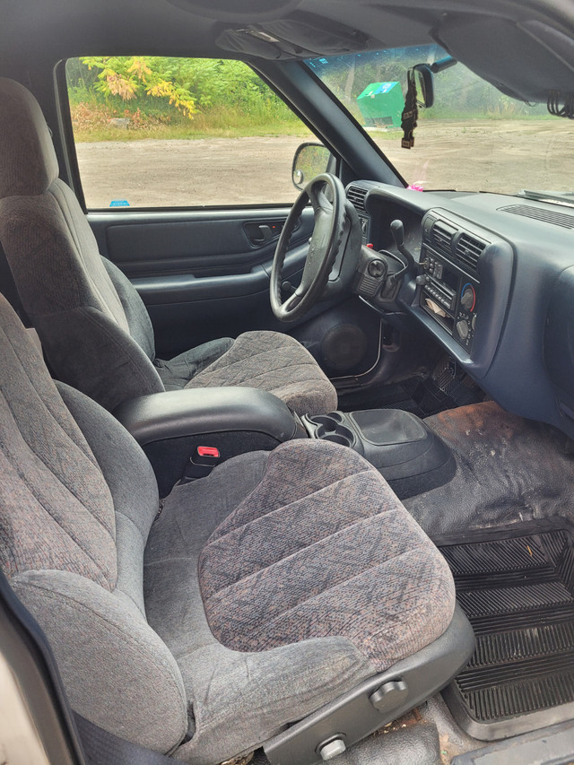 1997 GMC Sonoma *For Sale* in Cars & Trucks in Ottawa - Image 2