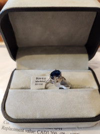 Ladies white gold ring with sapphire and diamonds