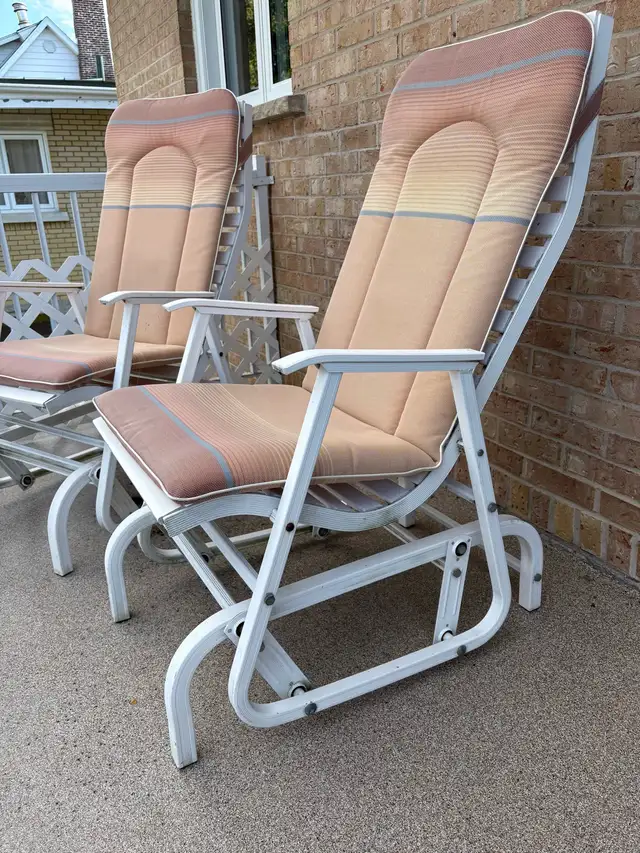 Ensemble de chaises berçantes d'extérieur in Chairs & Recliners in Saint-Hyacinthe - Image 3