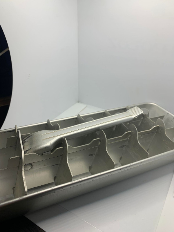 Vintage Ice Tray - Unmarked - Aluminum in Arts & Collectibles in Fredericton - Image 3