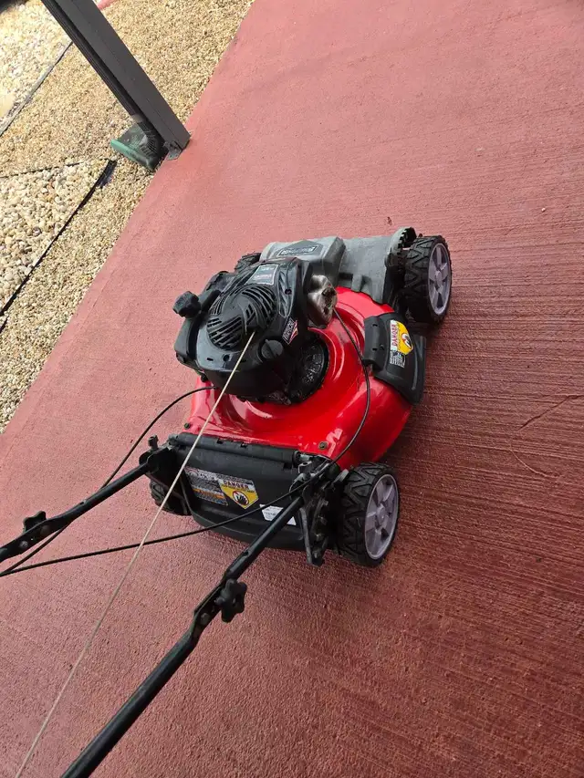 Lawnmower, Trimmers, Blowers in Lawnmowers & Leaf Blowers in St. Catharines - Image 2