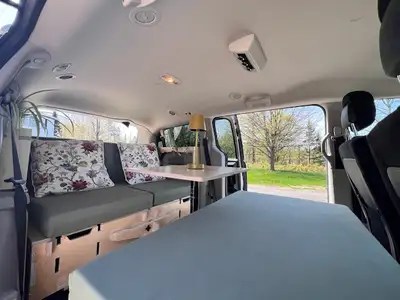 Van clé en main idéal pour roadtrip, camping, télétravail ou escapades de fin de semaine. Très rare...