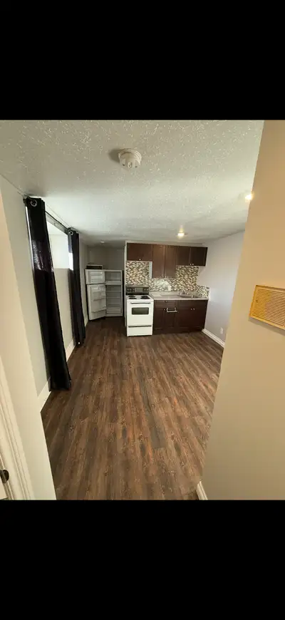 Bachelor suite just off Broadway, August 1