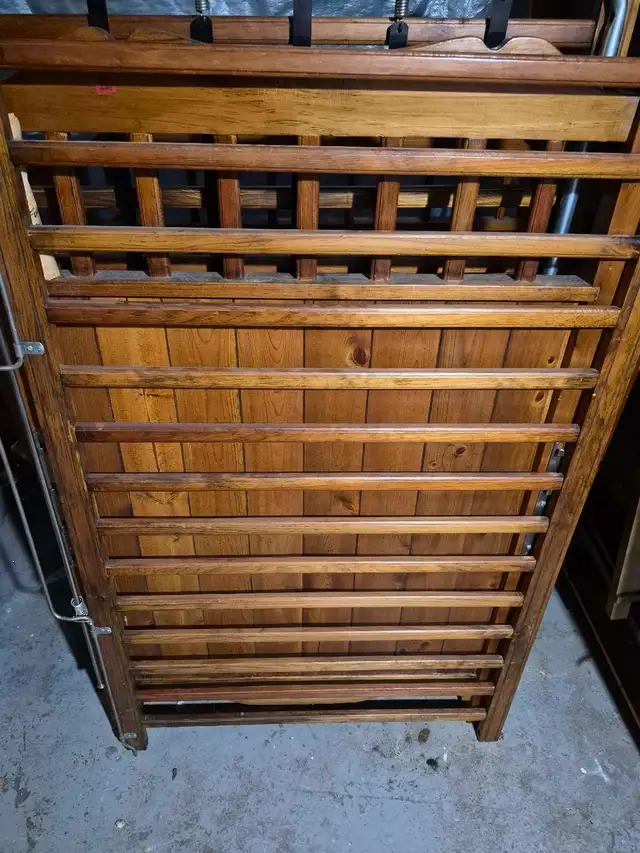 Handmade vintage crib and change table in Cribs in Mississauga / Peel Region - Image 4