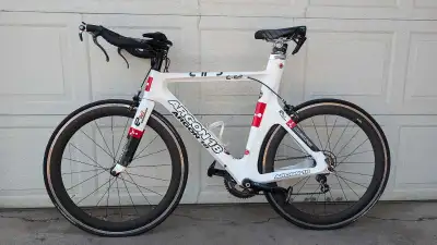 1250$ obo. Argon 18 carbon Triathlon Bike. Size Large. New Continental 25mm tires that have seen onl...