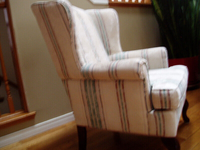 A beautiful chair in Chairs & Recliners in Kitchener / Waterloo - Image 2