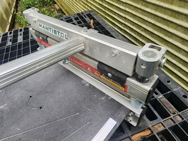 MantisTol 13'' Laminate Flooring & Siding Cutter Floor Install in Floors & Walls in Windsor Region - Image 11