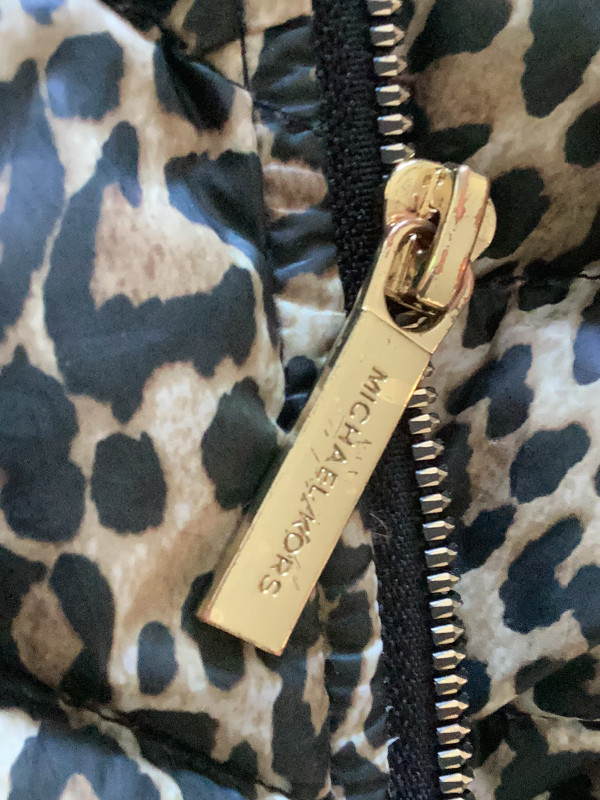 Michael Kors Packable Animal Print Lightweight Down Jacket in Women's - Tops & Outerwear in Fredericton - Image 4