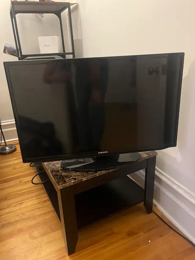 Samsung 32" TV in TVs in City of Montréal - Image 2