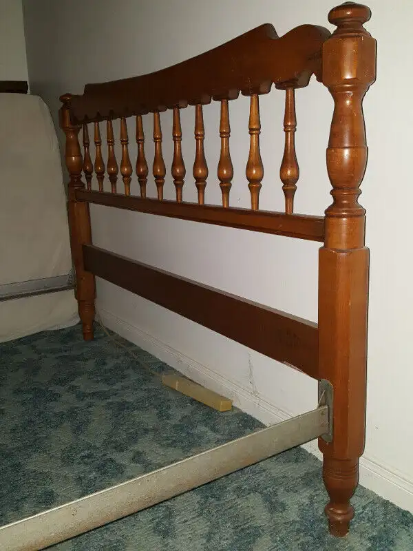 Tête de lit et pied de lit en bois in Beds & Mattresses in Drummondville - Image 3