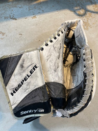 Men’s Hespeler Sentey GR left goalie glove $45