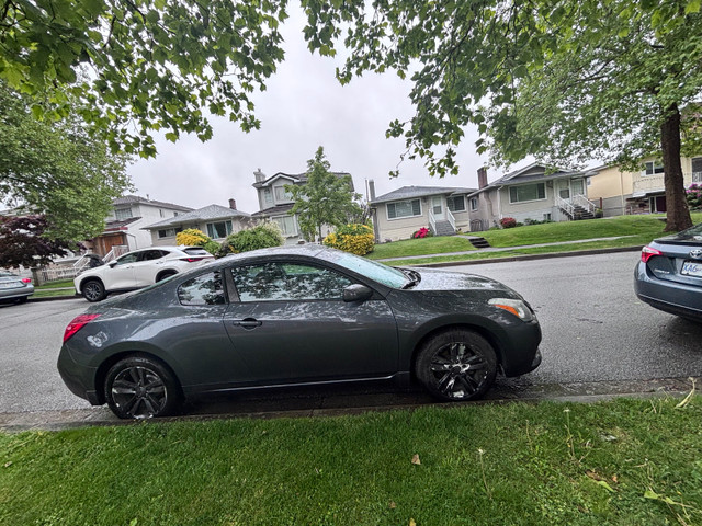 2012 Nissan Altima coupe in Cars & Trucks in Vancouver - Image 3
