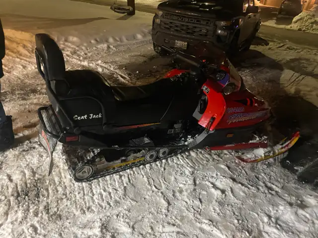 Snowmobile in Snowmobiles in Markham / York Region - Image 6