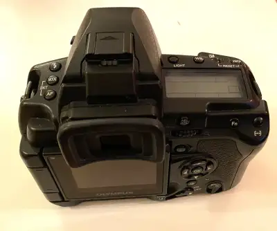 Olympus E-3 IS 10.1 MP Digital SLR Camera body only. Shutter count 17,346 . with 2 batteries Charger...