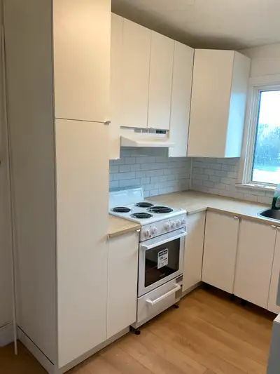 2br upper floor suite in River Heights on Academy Road