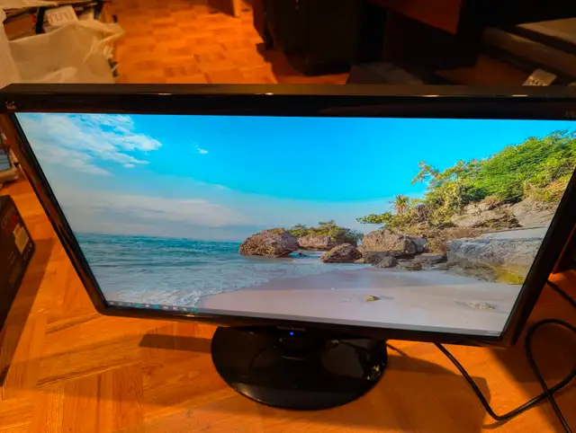ViewSonic AV2431wm 24" Widescreen LCD Monitor in Monitors in West Island - Image 2