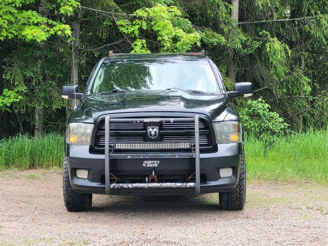 RAM 1500 Sport 2012 4x4 Hemi 5.7 - Push bar Setina + BackRack + — photo 2