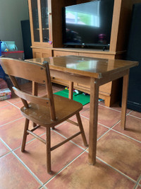 Enfant petite table de travail en bois vintage