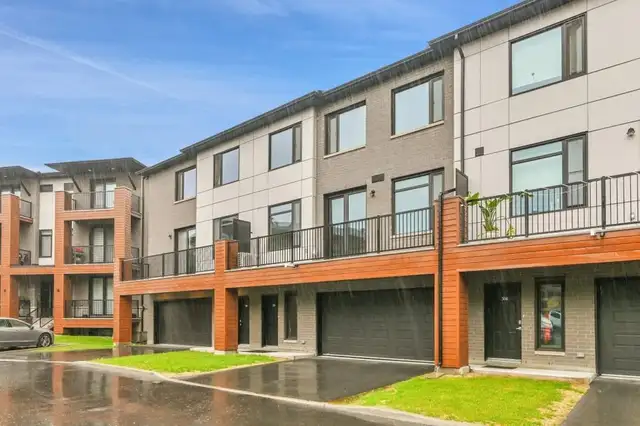 3 Beds 2.5 Baths Townhouse