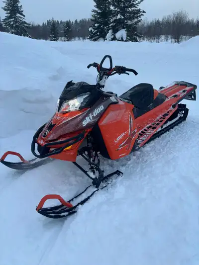 Selling a 2015 skidoo summit x 800 154 with 2” paddles. Electric start, reverse, heated grips. Has n...
