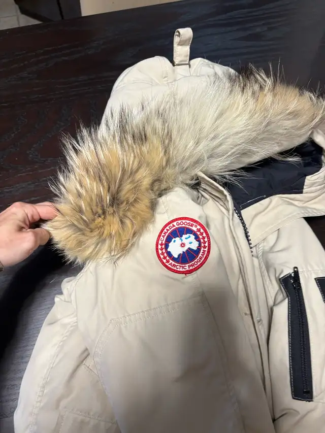 Canada Goose Chilliwack bomber, sand color, size xx in Women's - Tops & Outerwear in City of Montréal - Image 3