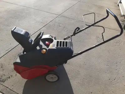 Craftsman Gas Snow Blower - Single Stage - 4 Cycles - Pull Start, or Electric start - - Runs good. -
