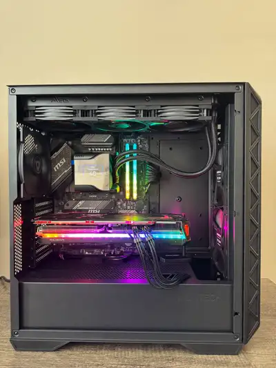 ⚙️ Key Specifications: CPU: AMD Ryzen 7 9700X – prefect for gaming and productivity workloads alike...