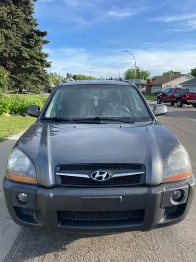 2009 Tucson v6 2.7L 4WD $6500 OBO Very reliable car Most mileage are in highway Engine codes on but...