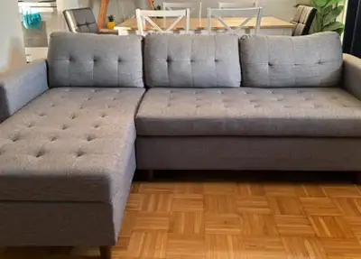Coup de cœur assuré ! Je vends ce magnifique sectionnel gris au look Mid-Century ultra tendance. Par...