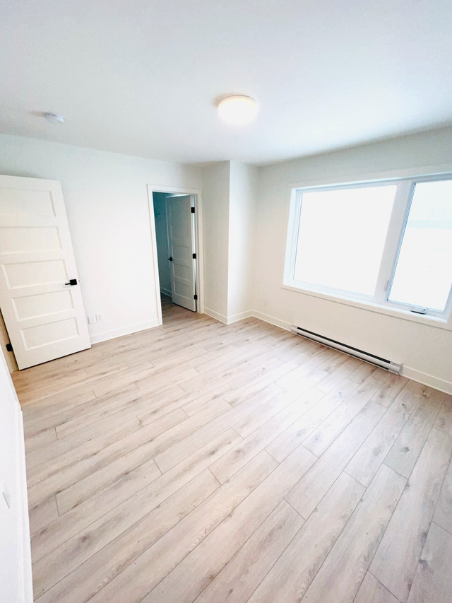 3 bed 2 bath NEW townhome  dans Locations longue durée  à Ouest de l’Île - Image 4