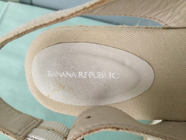 Banana Republic Beige 4" High Wedge Sling Back Sandals - Size 7 in Women's - Shoes in City of Toronto - Image 4