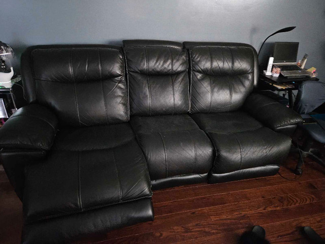 Recliner sofa and love seat...leather  in TV Tables & Entertainment Units in Mississauga / Peel Region - Image 2